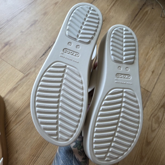 CROCS Women's Off-White Platform Sandals - Picture 4 of 5